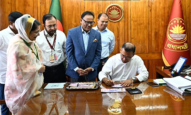 ফুটবল বিশ্বকাপ উপলক্ষে স্মারক ডাকটিকিট উন্মোচন করলেন প্রধানমন্ত্রী