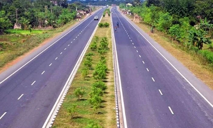 একনেকে অনুমোদন : ১ হাজার ১৮৮ কোটি ৪৮ লাখ টাকা ব‌্যয়ে আনোয়ারা-বাঁশখালী-চকরিয়ার ৫৮.২০ কি.মি আঞ্চলিক মহাসড়কটি প্রশস্ততায় উন্নীতকরণ হ‌চ্ছে