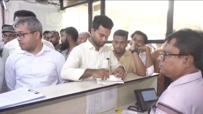 অতিরিক্ত ভাড়া আদায়: সারা এক্সপ্রেস,ইকোনা, লাল সবুজ ও একুশে পরিবহনকে জরিমানা