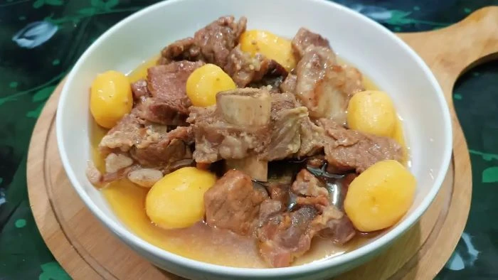 চুলায় বসিয়ে রাখলেই তৈরি পেশওয়ারি বিফ