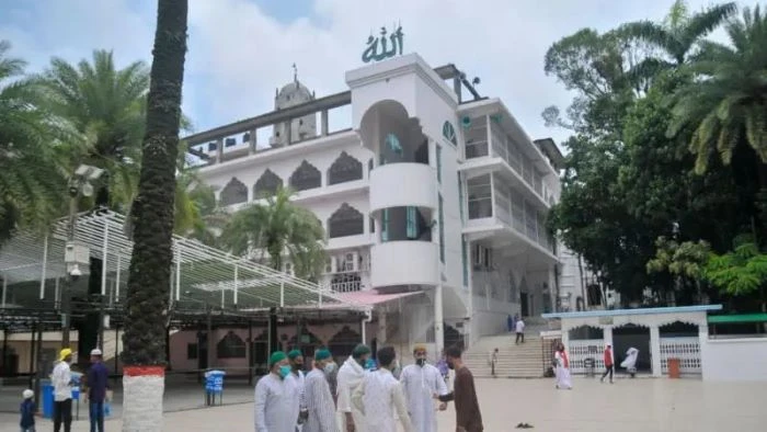 মাজারে দানের টাকা আসলে যায় কোথায়?