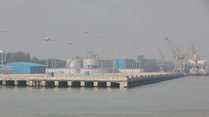 বড় বিনিয়োগে বদলাচ্ছে পতেঙ্গা টার্মিনাল, আসছে ৩০ মিলিয়ন ডলারের চার এসটিএস ক্রেন