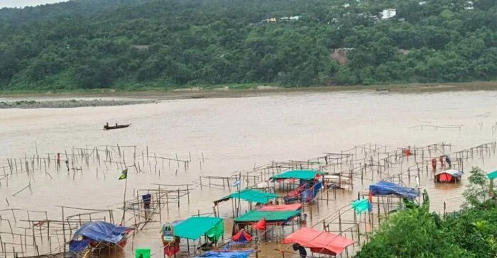 সিলেটে পাহাড়ি ঢলে তলিয়ে গেল সাদাপাথর-জাফলং, পর্যটন কেন্দ্র বন্ধ ঘোষণা