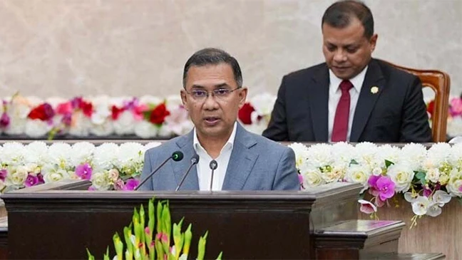 নিরাপত্তার ঘেরাটোপে সরকারপ্রধানকে জনগণ থেকে দূরে ঠেলে না দেয়ার আহ্বান