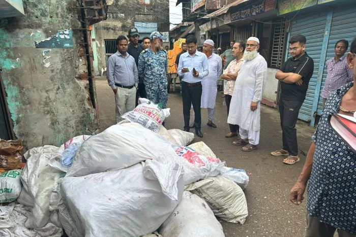 চাঁদপুরে গোডাউন থেকে ১৫ লাখ মিটার কারেন্টজাল জব্দ