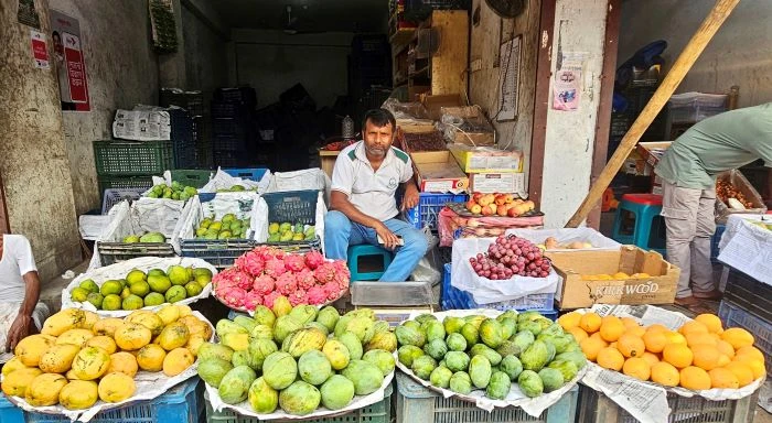 টাঙ্গাইলে মধু মাস: রঙে-রসে পরিপূর্ণ ফলের বাজার