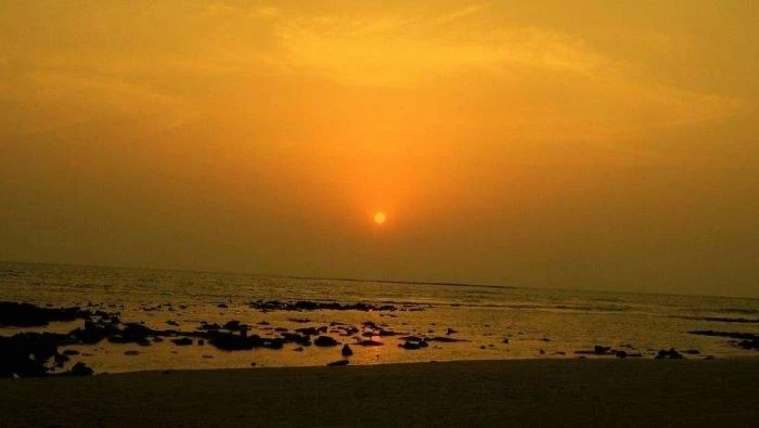 বিদ্যুৎহীন সেন্টমার্টিন, ল্যাম্প-মোমবাতির আলোয় রাত কাটছে দ্বীপবাসীর