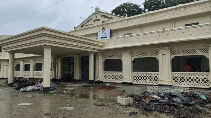 দুই বছরেও কাটেনি ক্ষত, এখনো সচল হয়নি কুমিল্লার ঐতিহ্যবাহী টাউন হল