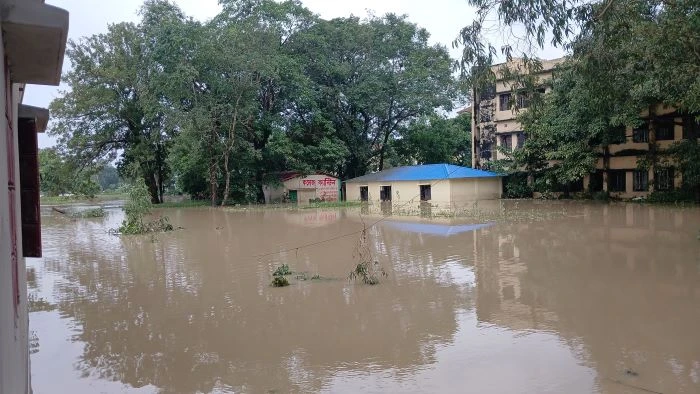 কক্সবাজারের বন্যা : ঢলের পানিতে এক শিশু নিখোঁজ