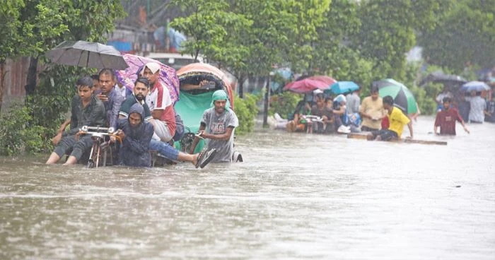প্রতি বর্ষায় একই চিত্র, পানিবন্দি রাজধানীবাসী