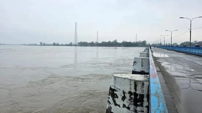 বিপৎসীমার ওপরে তিস্তার পানি, লালমনিরহাটে বন্যার শঙ্কা