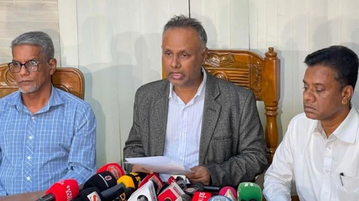 এইচএসসি পরীক্ষার্থীদের ভোগান্তি: দুঃখ প্রকাশ করলেন কুমিল্লা শিক্ষাবোর্ডের চেয়ারম্যান