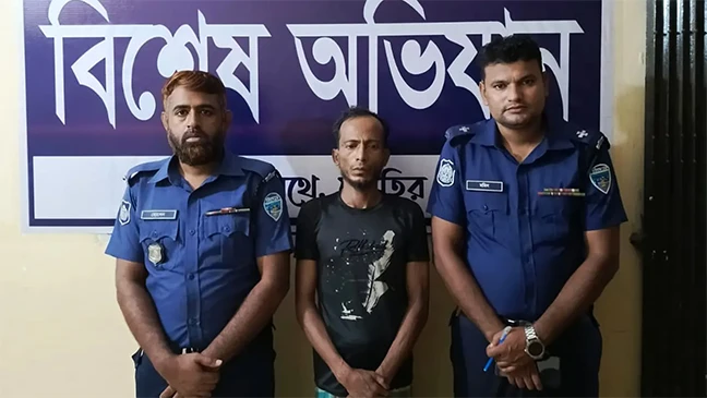 ১০০ রাকাত নফল নামাজ পড়ে ‘ভালো হওয়ার’ অঙ্গীকার, রাতেই মাদক-অভিযোগে গ্রেপ্তার
