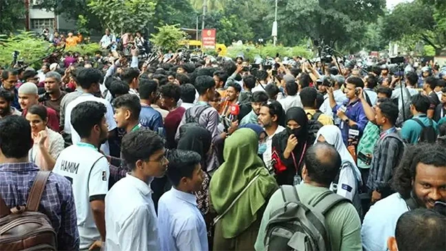 মন্ত্রীর পদত্যাগের দাবি থেকে সরে ৬ দফা দাবিতে সচিবালয়ে শিক্ষার্থীদের প্রতিনিধিদল