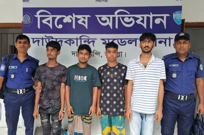 দাউদকান্দিতে ডাকাতি মামলার ২ আসামিসহ ৪ জন গ্রেপ্তার