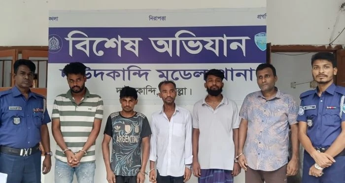 দাউদকান্দিতে পৃথক অভিযানে ১১০ কেজি গাঁজা উদ্ধার, ৫ আসামি গ্রেপ্তার