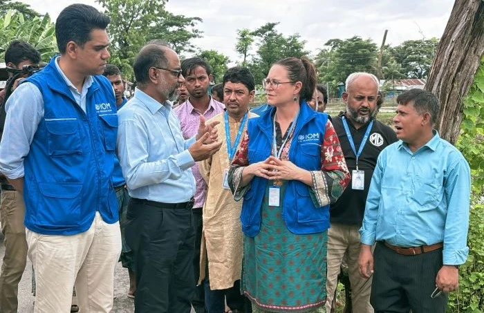 বাঁশখালীর বন্যাকবলিত এলাকা পরিদর্শনে জাতিসংঘের অভিবাসন সংস্থা (আইওএম) চিফ অফ মিশন লরা টম বন্ড