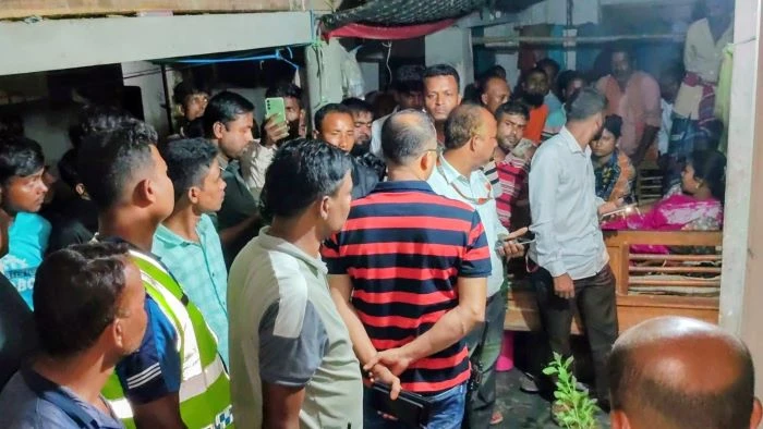 পার্বতীপুরে মা-মেয়ের ঝুলন্ত লাশ উদ্ধার