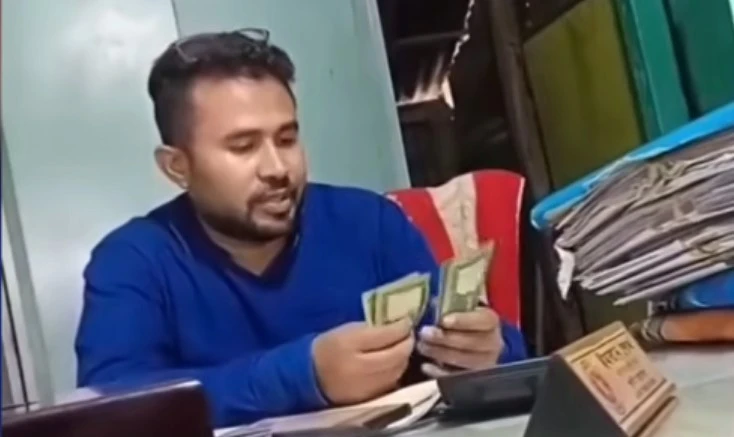 ভূমি কর্মকর্তা ঘুষ নেওয়ার সময় বললেন—কপাল ভালো ৪০তম বিসিএসে উনি ক্যাডার, আমি নন-ক্যাডার (ভিডিও)