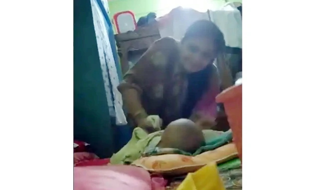 দুই মাসের শিশুর পা ভেঙে দেওয়ার চেষ্টা চাচির , গোপন ক্যামেরায় ধরা