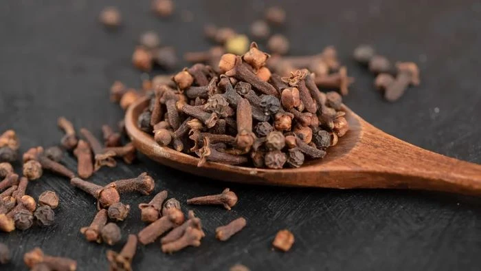 কাশি কমাতে কতটা কার্যকর লবঙ্গ? জেনে নিন উপকারিতা