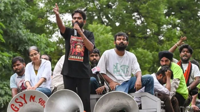 দুই দিনে বিজেপিকে টেক্কা! ককরোচ জনতা পার্টির যুব আন্দোলন কেন মোদী সরকারের বড় চ্যালেঞ্জ?