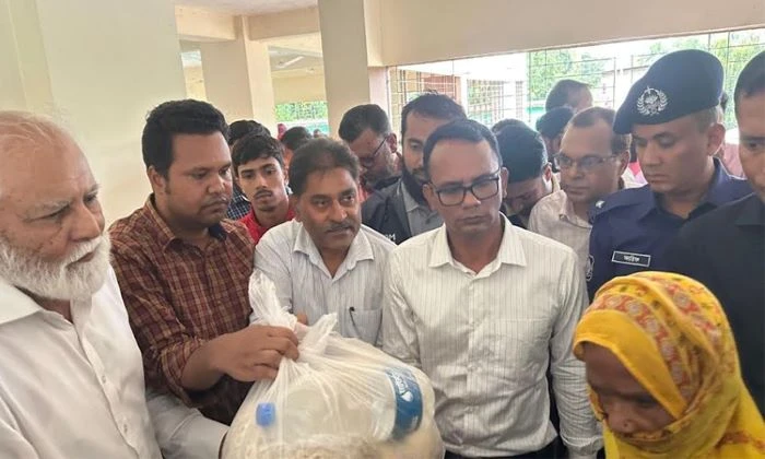 পানিবন্দী মানুষদের দুর্ভোগ না কমা পর্যন্ত সরকার সাহায্য করে যাবে :  ত্রাণ প্রতিমন্ত্রী