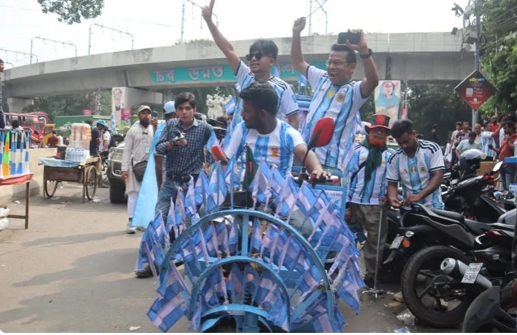 ম্যারাডোনা থেকে মেসি: কেন বাংলাদেশ আর্জেন্টিনার ফুটবলারদের ভালোবাসে