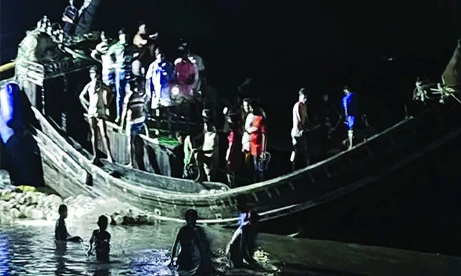কুতুবদিয়া চ্যানেলে ট্রলারডুবি, চার মরদেহ উদ্ধার, নিখোঁজ একজন