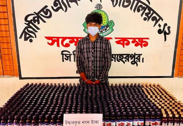 জীবননগরে র‍্যাবের অভিযানে ৬৫২ বোতল মাদক সিরাপ, সাড়ে ১৬ লাখ টাকাসহ যুবক গ্রেপ্তার