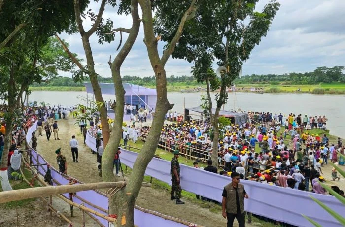 প্রধানমন্ত্রী পাকুন্দিয়ায় আগমনে জনতার ঢল