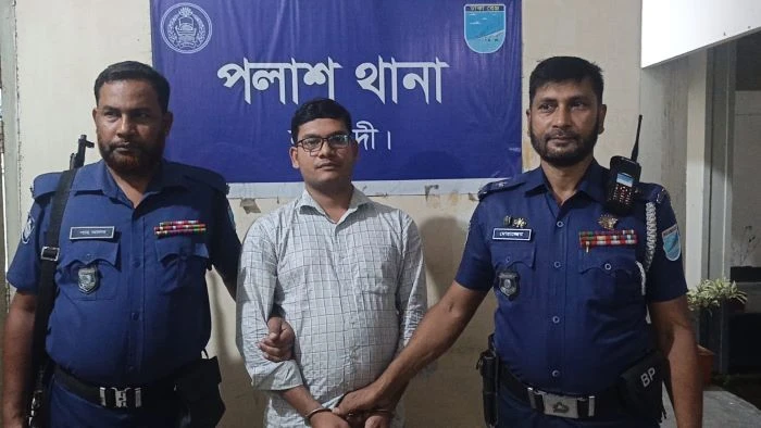 পলাশে জাল দাখিলা দিয়ে দলিল রেজিস্ট্রি: ভুয়া সিভিল কোর্ট কমিশনার গ্রেফতার