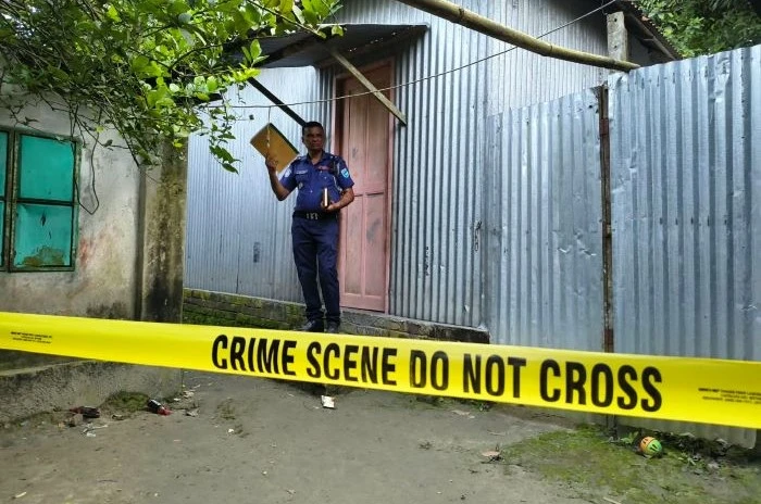 রাজবাড়ীতে চা দোকানিকে কুপিয়ে, গলা কেটে ও হাত বিচ্ছিন্ন করে হত্যা