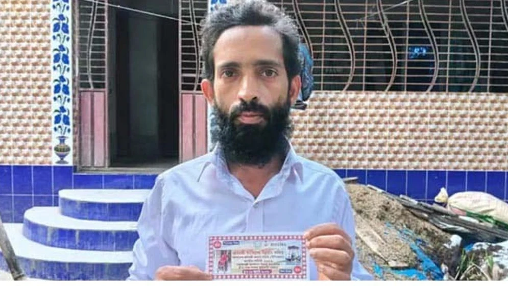 স্ত্রীর বকুনি খেয়ে কেনা সেই লটারির টিকিটেই ৩০ লাখের আশা হানিফের
