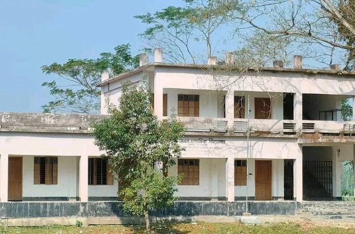৬ শিক্ষক, ১৬ পরীক্ষার্থী, পাস মাত্র ২ : উজিরপুরে এসএসসির ফল বিপর্যয় কচুয়া জনতা মাধ্যমিক বিদ্যালয়ে