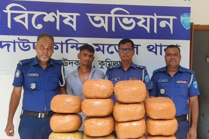 দাউদকান্দিতে ৩৫ কেজি গাঁজাসহ মাইক্রোবাস জব্দ, গ্রেপ্তার ১