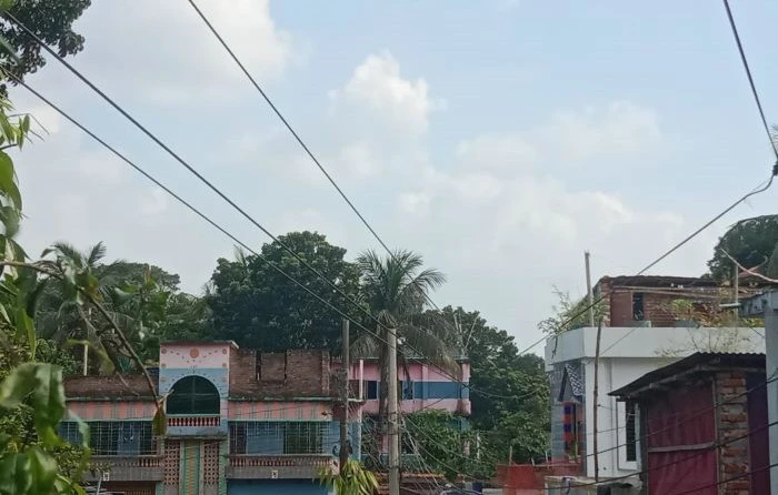 মৃত্যুঝুঁকিতে কালীগঞ্জ পৌর এলাকার দুই শতাধিক পরিবারের বসবাস