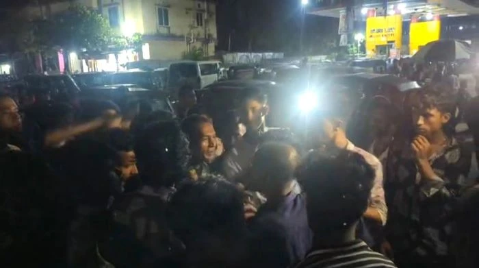 গ্যাস না পেয়ে লক্ষ্মীপুরে সিএনজিচালকদের সড়ক অবরোধ