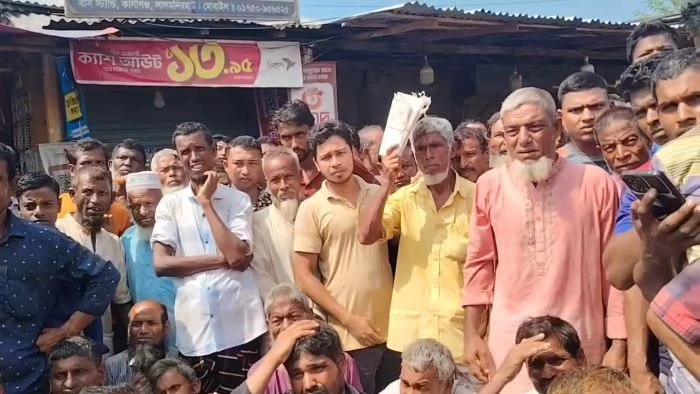 ‎লালমনিরহাটে সারের দাবিতে আমন চাষিদের মহাসড়ক অবরোধ, প্রশাসনের হস্তক্ষেপে পরিস্থিতি স্বাভাবিক