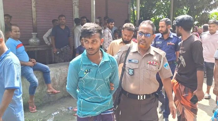 লক্ষ্মীপুরে অটোরিকশার যাত্রী কিশোরী গৃহবধূকে ধর্ষণ, চালক আটক 