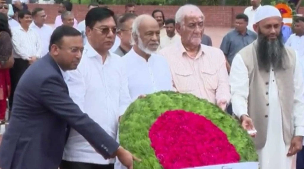 জাতীয় স্মৃতিসৌধে নবনিযুক্ত মন্ত্রী-প্রতিমন্ত্রীদের শ্রদ্ধা
