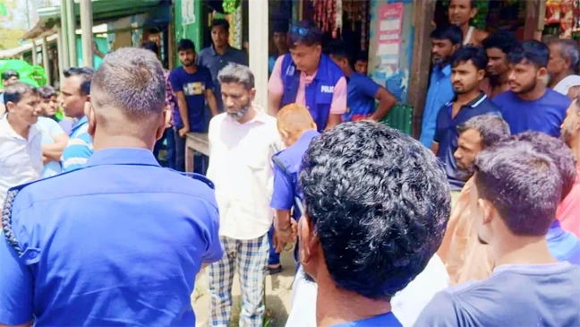 স্কুলছাত্রীকে ধর্ষণের অভিযোগে ওষুধের দোকানদার আটক, আগেও ধর্ষণচেষ্টায় সালিশে ৫০ বেত্রাঘাত ও জরিমানা