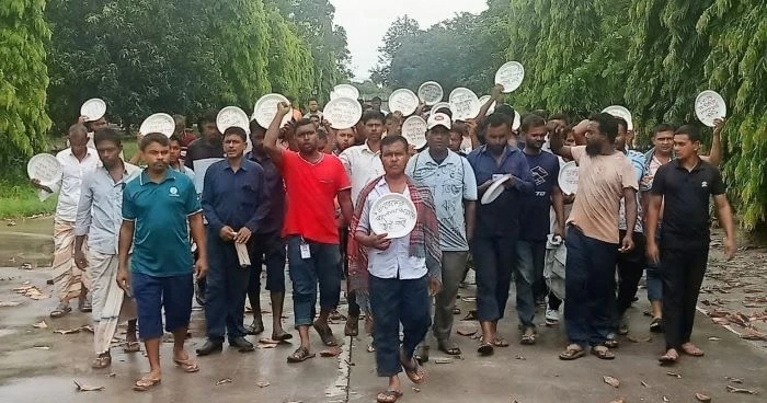বড়পুকুরিয়ায় খনির ১৬৮ শ্রমিকে পুনর্বহালের দাবিতে লাগাতার আন্দোলন চলছে