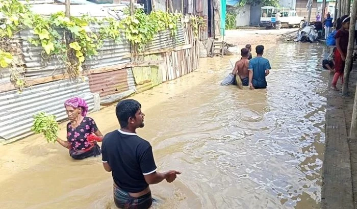 হঠাৎ টানা ভারী বৃষ্টিতে খাগড়াছড়ির নিম্নাঞ্চল প্লাবিত, হাজারো মানুষের দুর্ভোগ