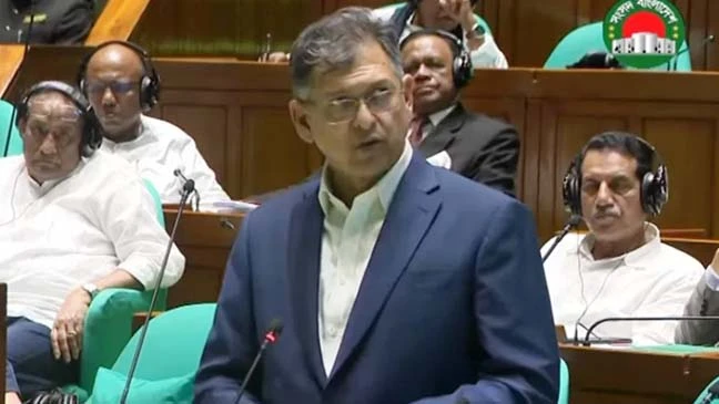 জুলাই সনদ চাইবেন, কিন্তু বাস্তবায়নে সহযোগিতা করবেন না—দুইটা বিপরীতমুখী: স্বরাষ্ট্রমন্ত্রী (ভিডিও)