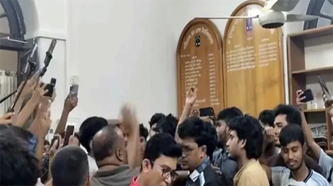 সমকামী ইস্যুতে উত্তপ্ত ঢাকা বিশ্ববিদ্যালয়, পাল্টাপাল্টি অভিযোগ ছাত্রদল-শিবিরের