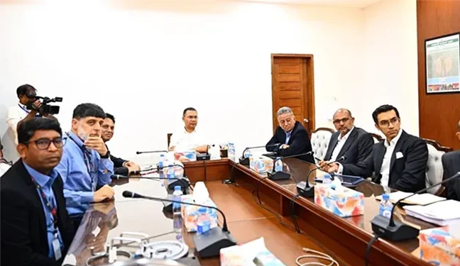 নবায়নযোগ্য জ্বালানিতে জোর, সরকারি ভবনে সৌর প্যানেল চান প্রধানমন্ত্রী