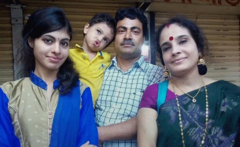 খাটের নিচে ছেলে, ছাদে স্ত্রী-মেয়ে; অবসরপ্রাপ্ত শিক্ষকের বাড়িতে ৪ লাশ