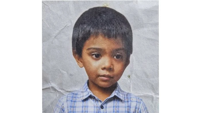 ফরিদপুরে রেলস্টেশনে হারিয়ে যাওয়া শিশুর অপেক্ষায় দিন গুনছে মা