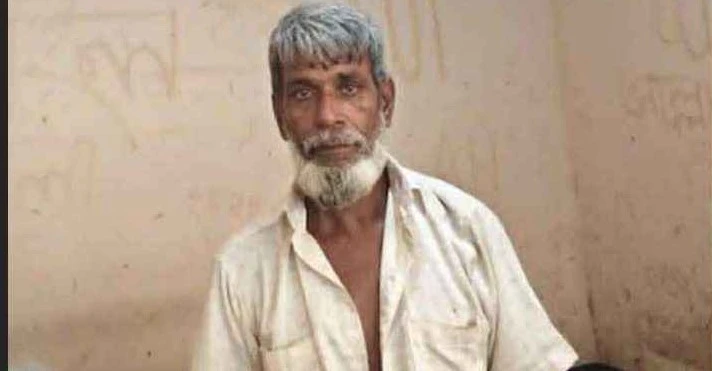 পুকুর পাহারায় ছেলে: পুত্রবধূর ঘরে ঢুকে পড়েন শ্বশুর, অতপর...
